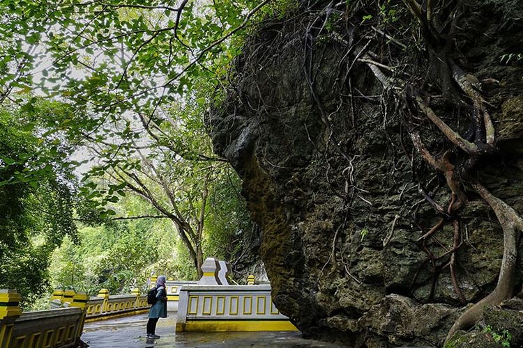 Goa Selarong Bantul Jogjakarta